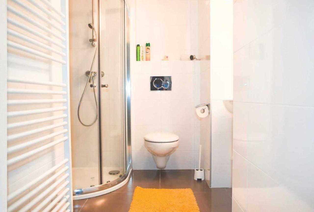 Yellow Apartment Few Steps From Metro Praga Exterior foto